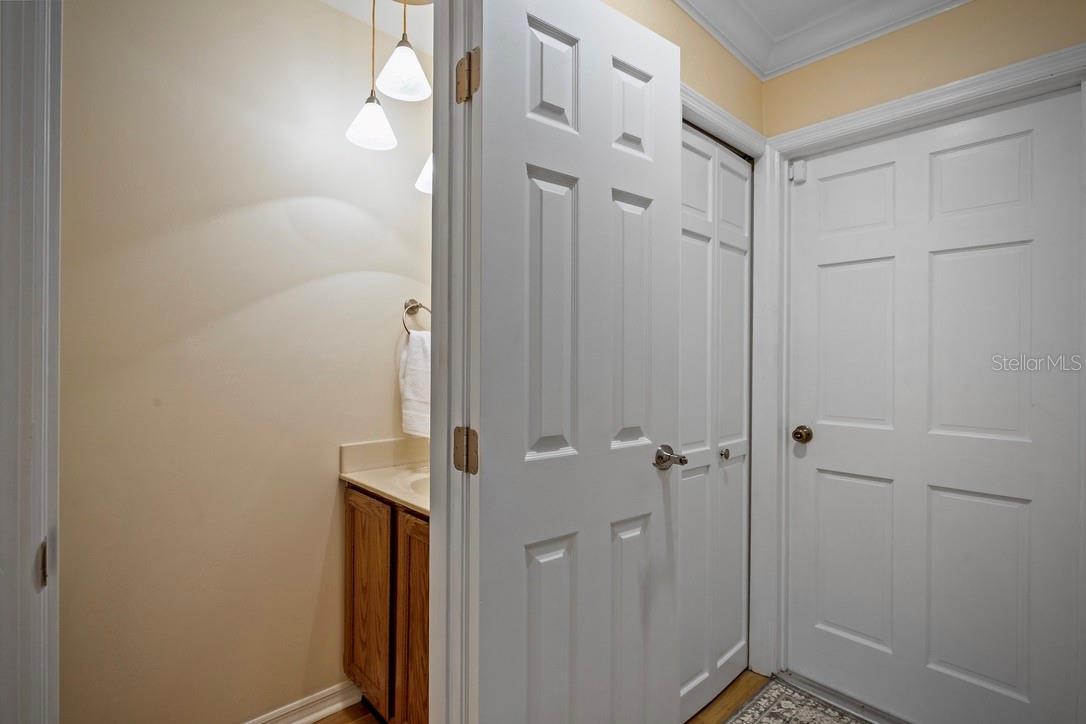 LAUREL OAKS AT COUNTRY WOODS CONDO - Residential