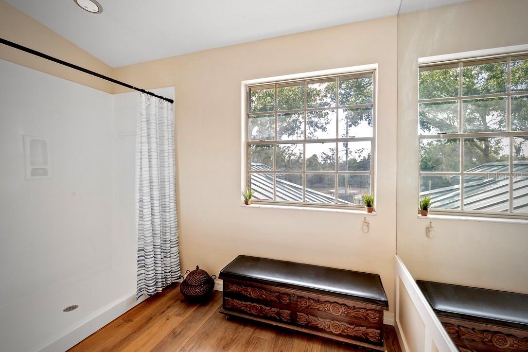 LAUREL OAKS AT COUNTRY WOODS CONDO - Residential