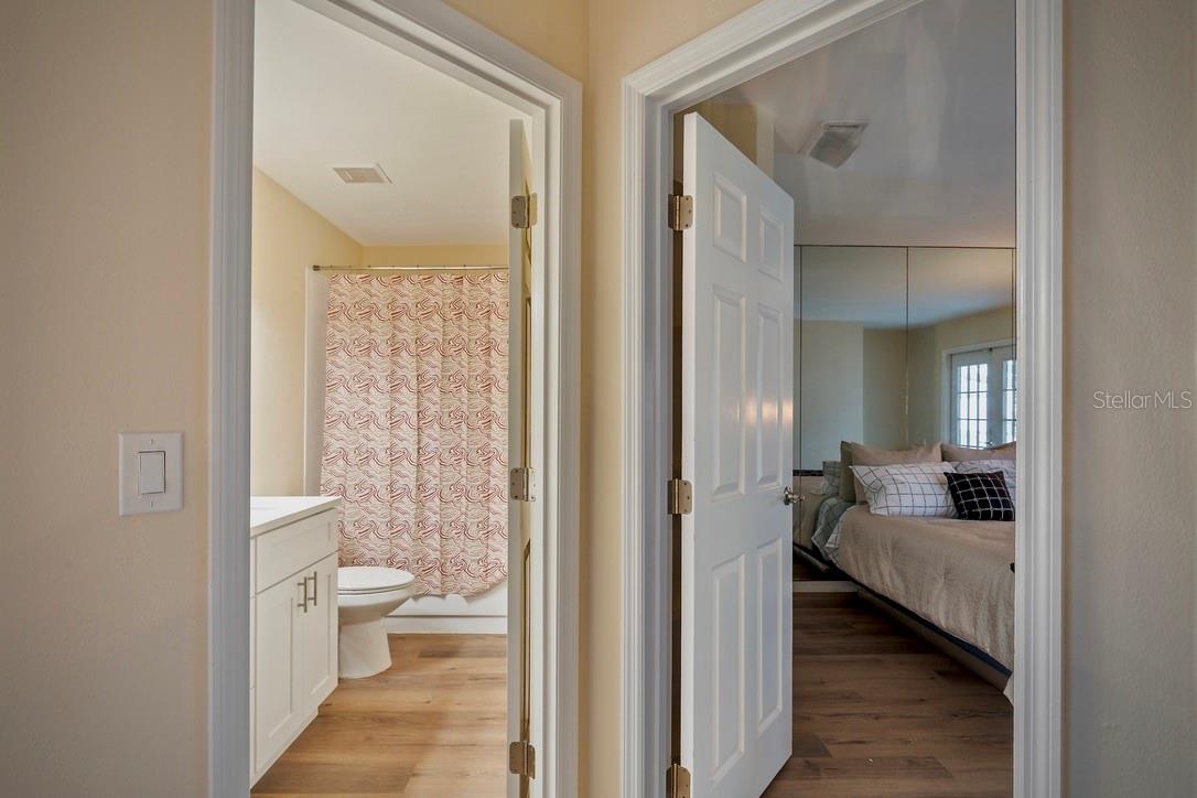 LAUREL OAKS AT COUNTRY WOODS CONDO - Residential