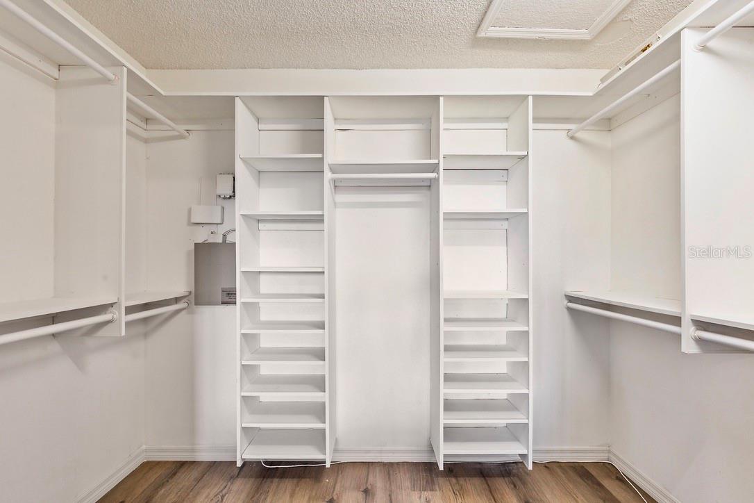 LAUREL OAKS AT COUNTRY WOODS CONDO - Residential