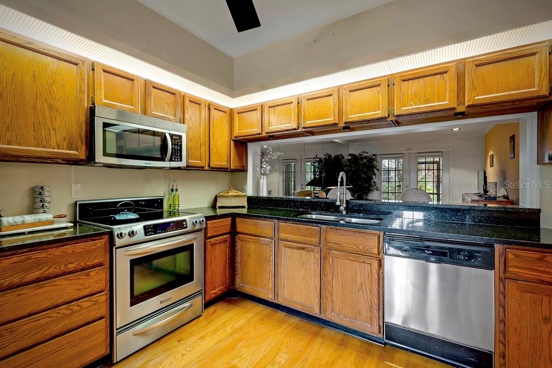 LAUREL OAKS AT COUNTRY WOODS CONDO - Residential