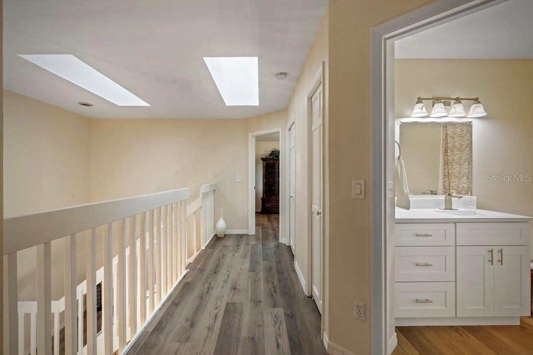 LAUREL OAKS AT COUNTRY WOODS CONDO - Residential