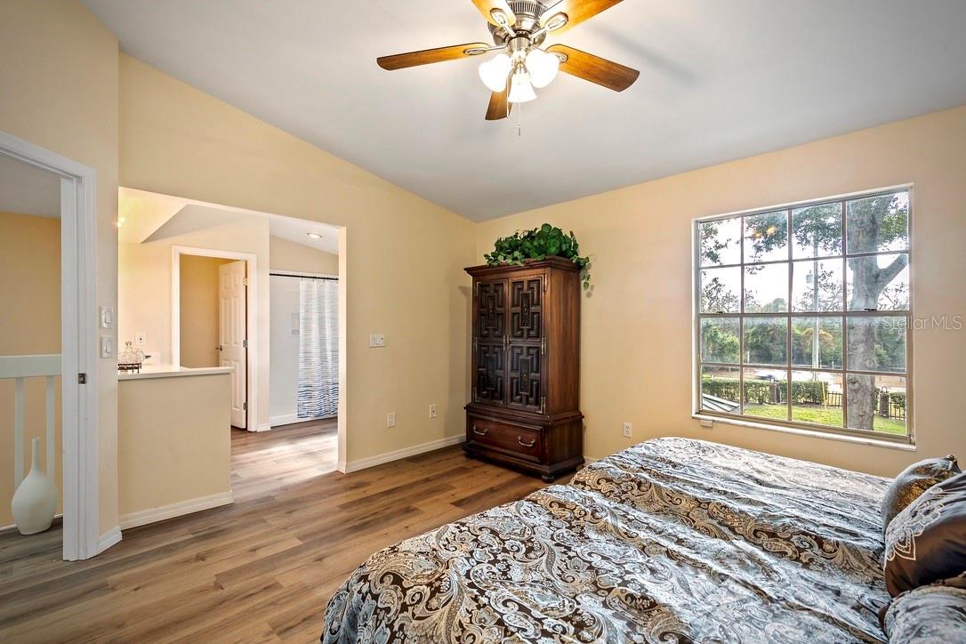 LAUREL OAKS AT COUNTRY WOODS CONDO - Residential