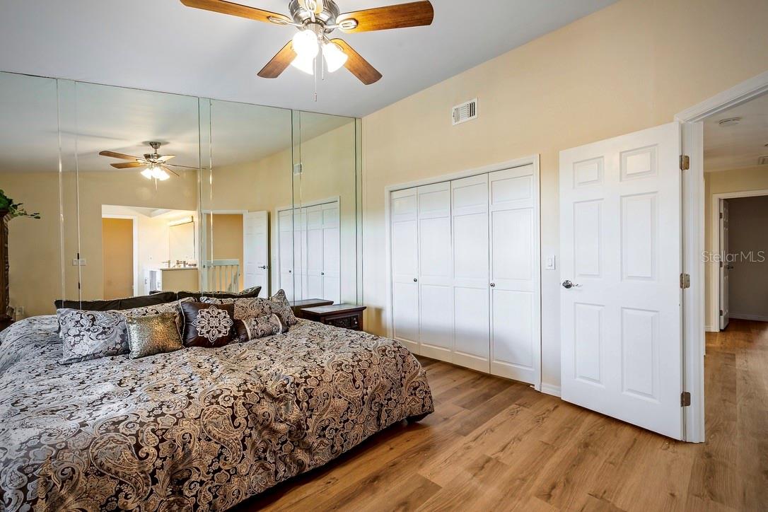 LAUREL OAKS AT COUNTRY WOODS CONDO - Residential