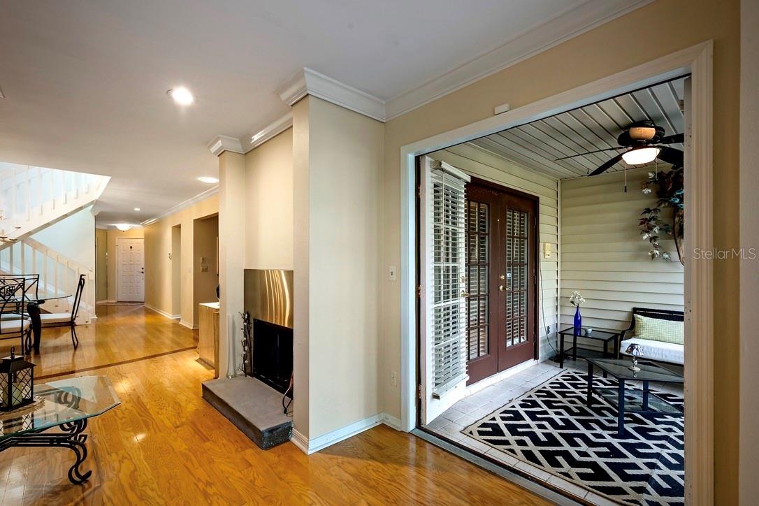 LAUREL OAKS AT COUNTRY WOODS CONDO - Residential