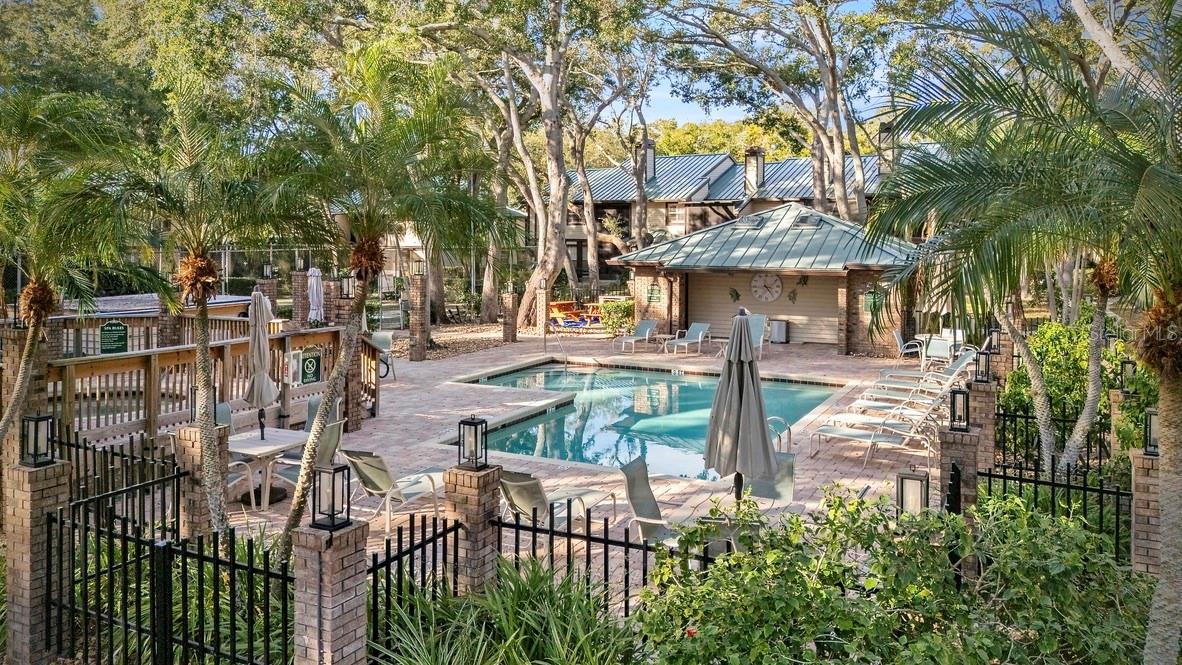 LAUREL OAKS AT COUNTRY WOODS CONDO - Residential