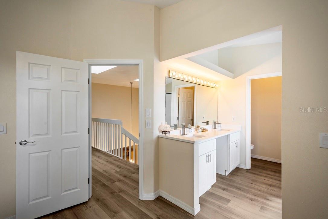 LAUREL OAKS AT COUNTRY WOODS CONDO - Residential