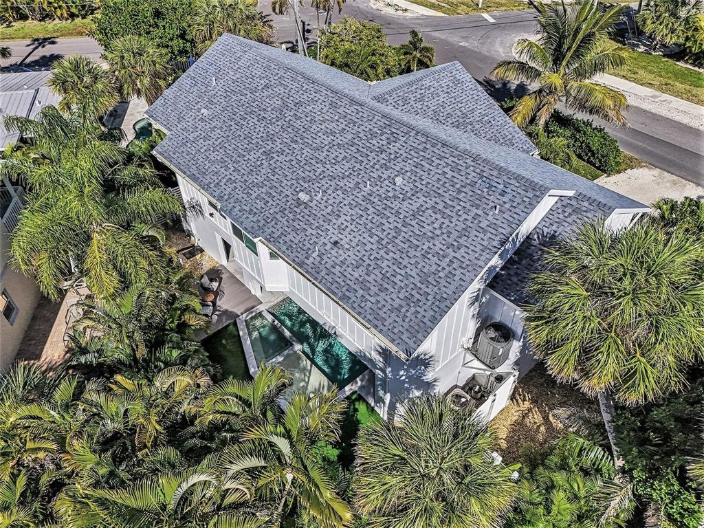 Photo of 5708 Holmes Boulevard, Holmes Beach, FL 34217 (MLS # A4677031)