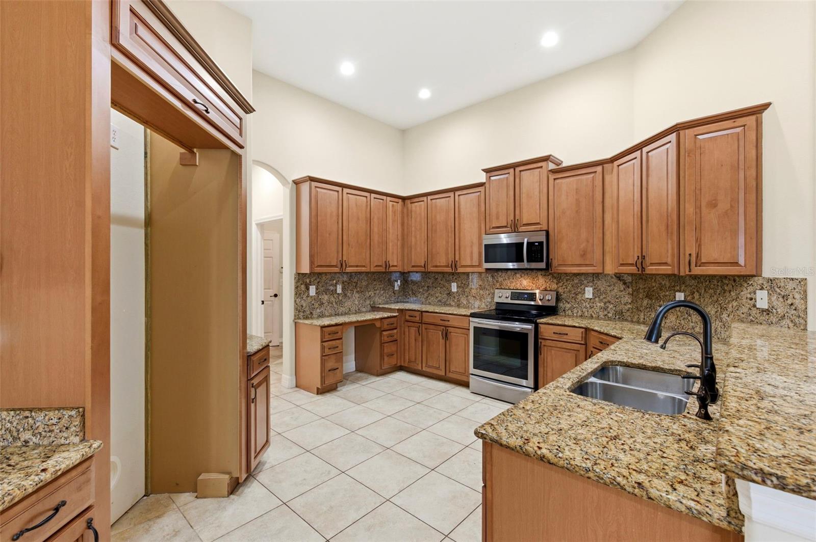 LAKE TALIA PH 02 - Residential