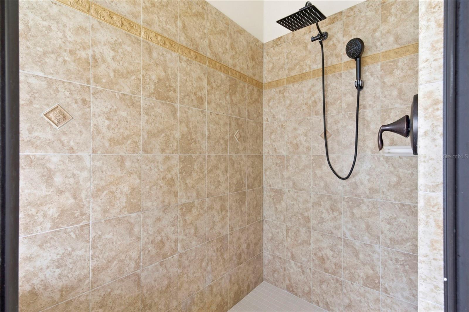 LAKE TALIA PH 02 - Residential