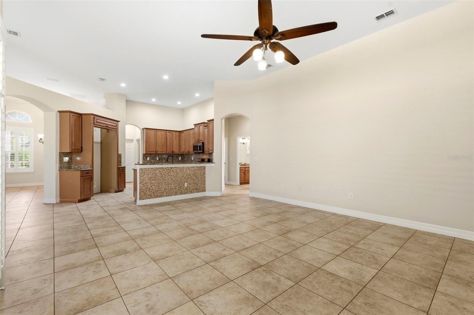 LAKE TALIA PH 02 - Residential