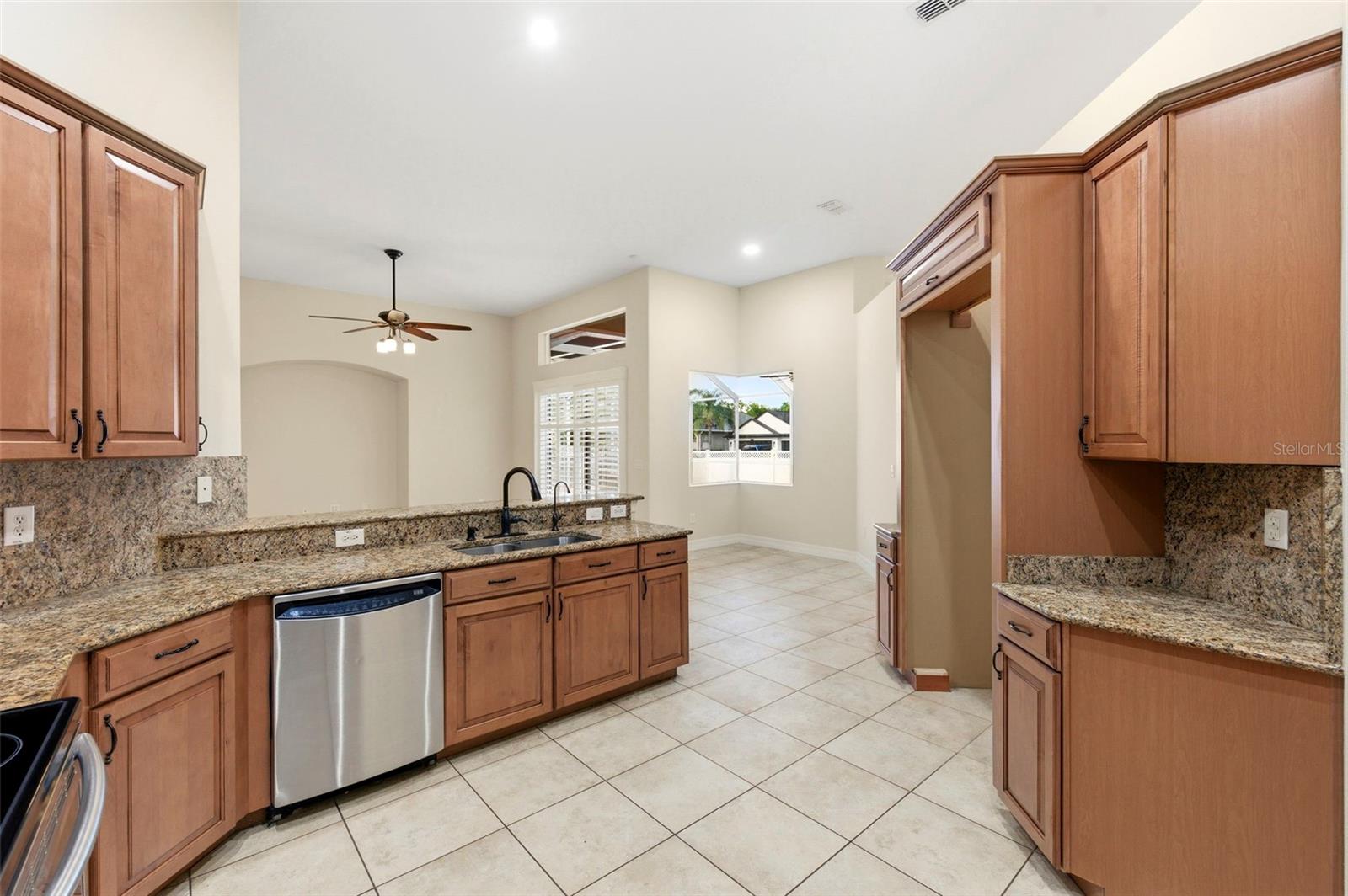 LAKE TALIA PH 02 - Residential