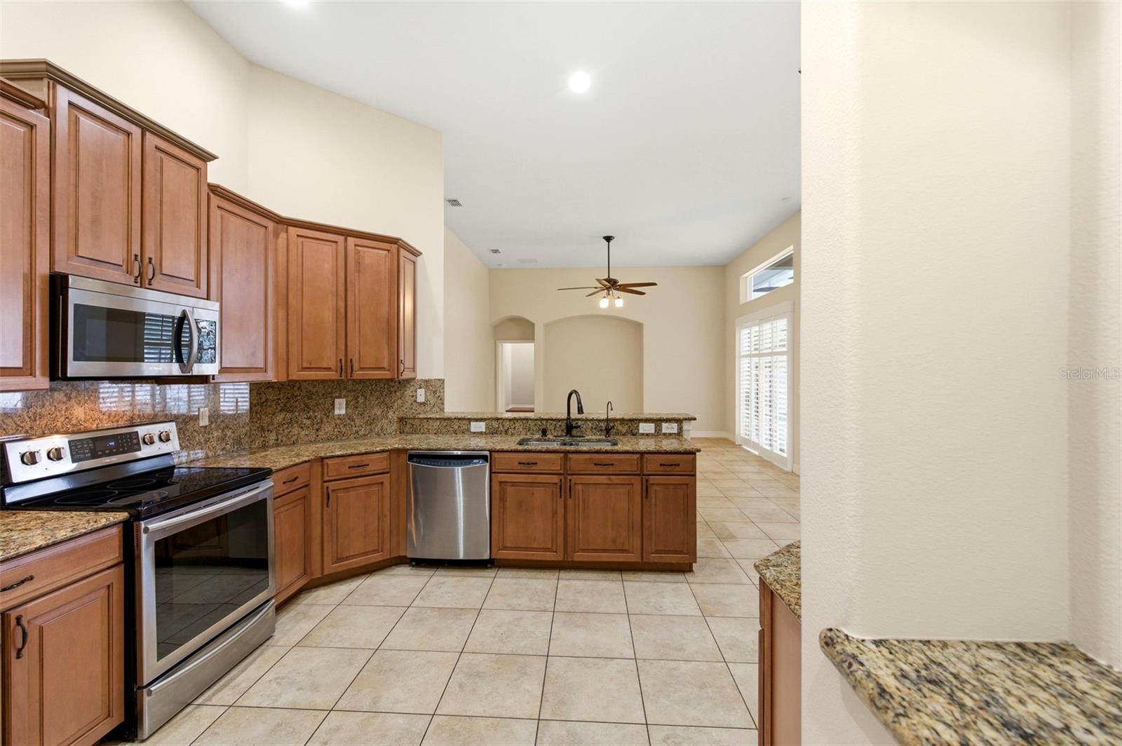 LAKE TALIA PH 02 - Residential