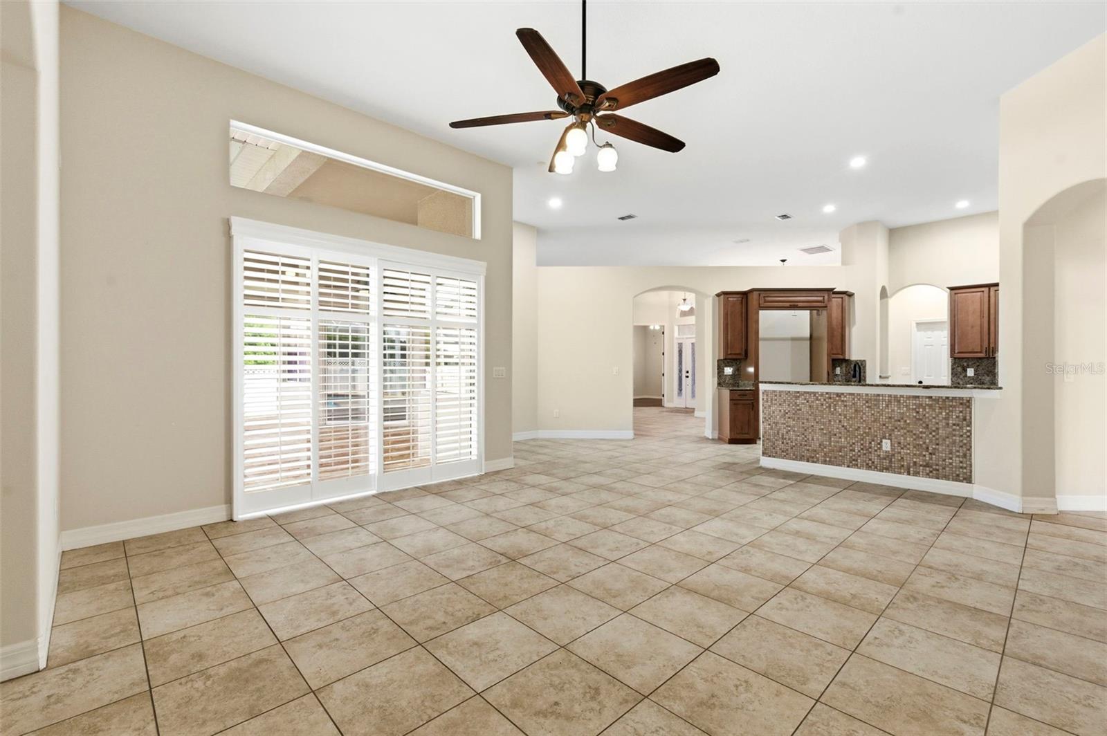 LAKE TALIA PH 02 - Residential