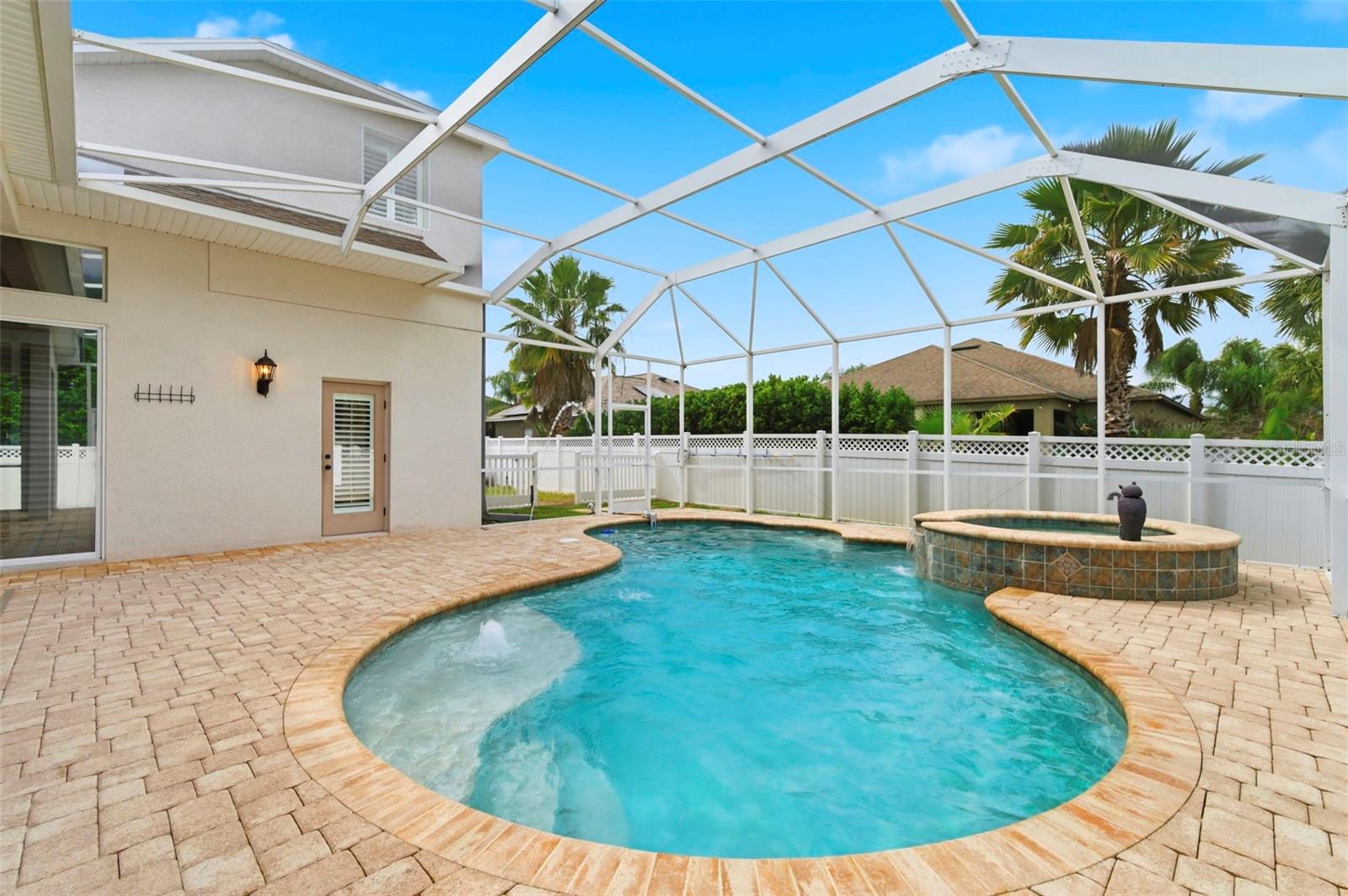 LAKE TALIA PH 02 - Residential