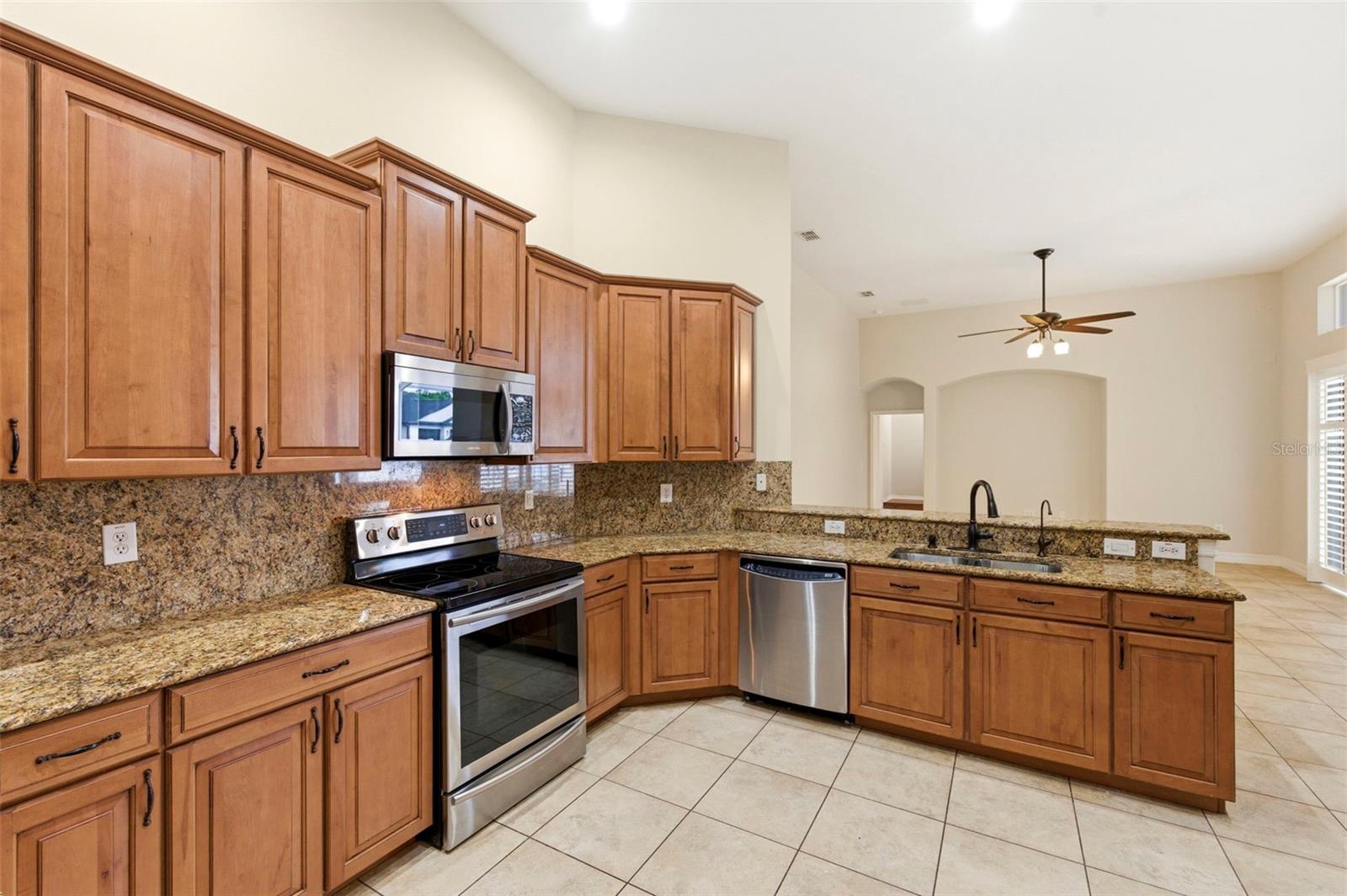 LAKE TALIA PH 02 - Residential