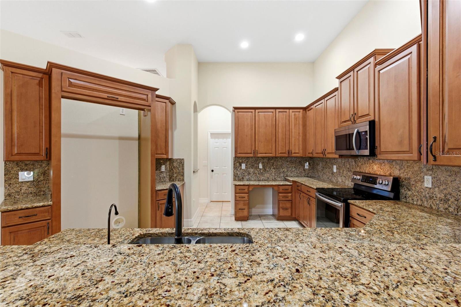 LAKE TALIA PH 02 - Residential