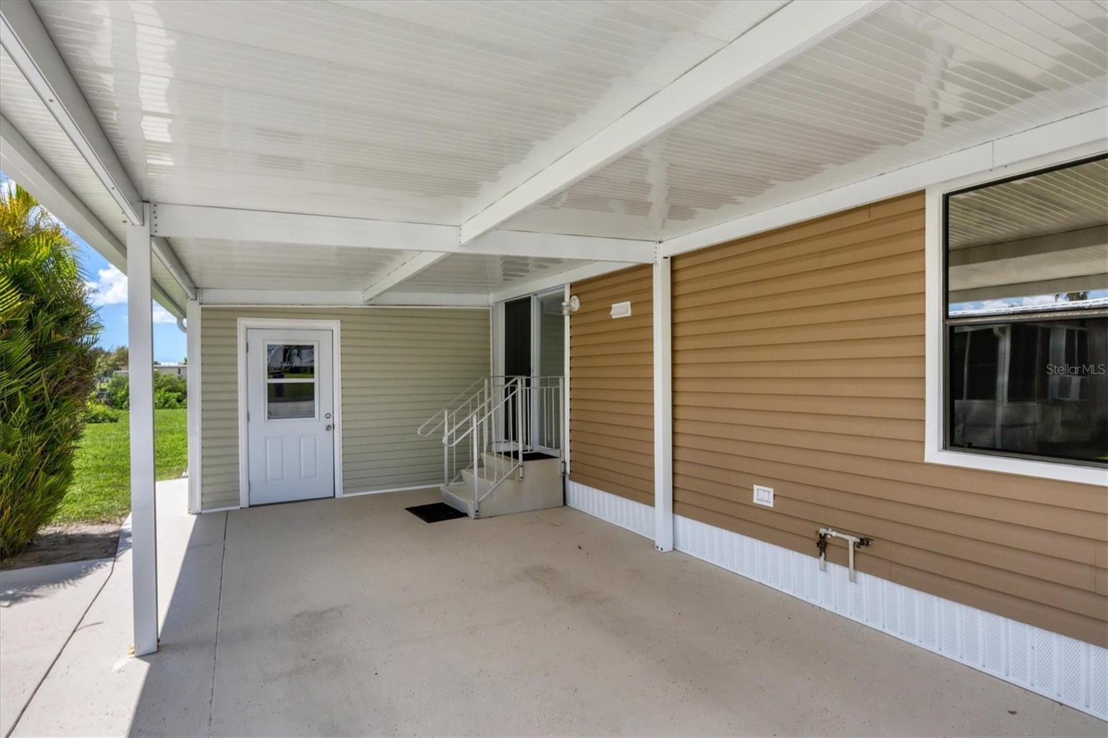 1200 SEAHORSE LANE