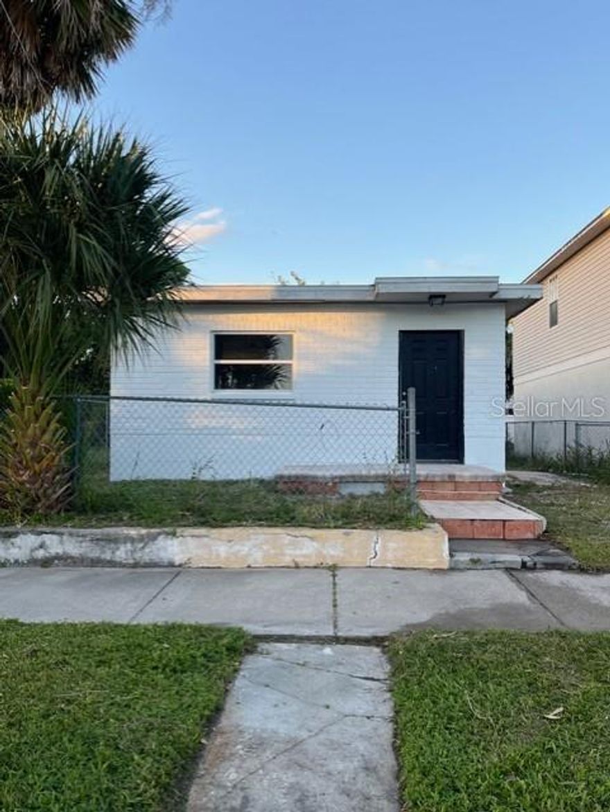 BEAUTIFUL 2 BED 2 BATH FULLY RENOVATED HOME IN THE HEART OF WEST TAMPA GREAT LOCATION MINUTES TO SOUTH TAMPA, DOWNTOWN TAMPA, INTERNATIONAL MALL AND MUCH MORE. HOME FEATURES BRAN NEW FLOORING AND PAINT THROUGHOUT, UPDATED KITCHEN AND BATHROOMS, NICE OPEN FLOOR PLAN, SPACIOUS BACK YARD AREA.
