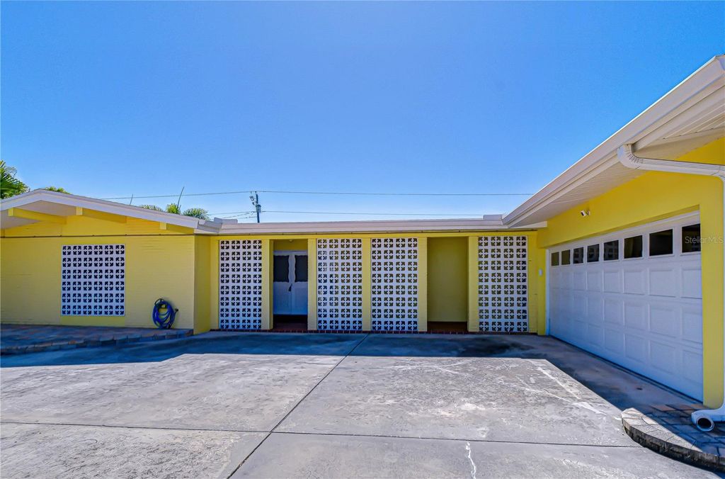 Photo of 9625 Commodore Drive, Seminole, FL 33776 (MLS # TB8502111)