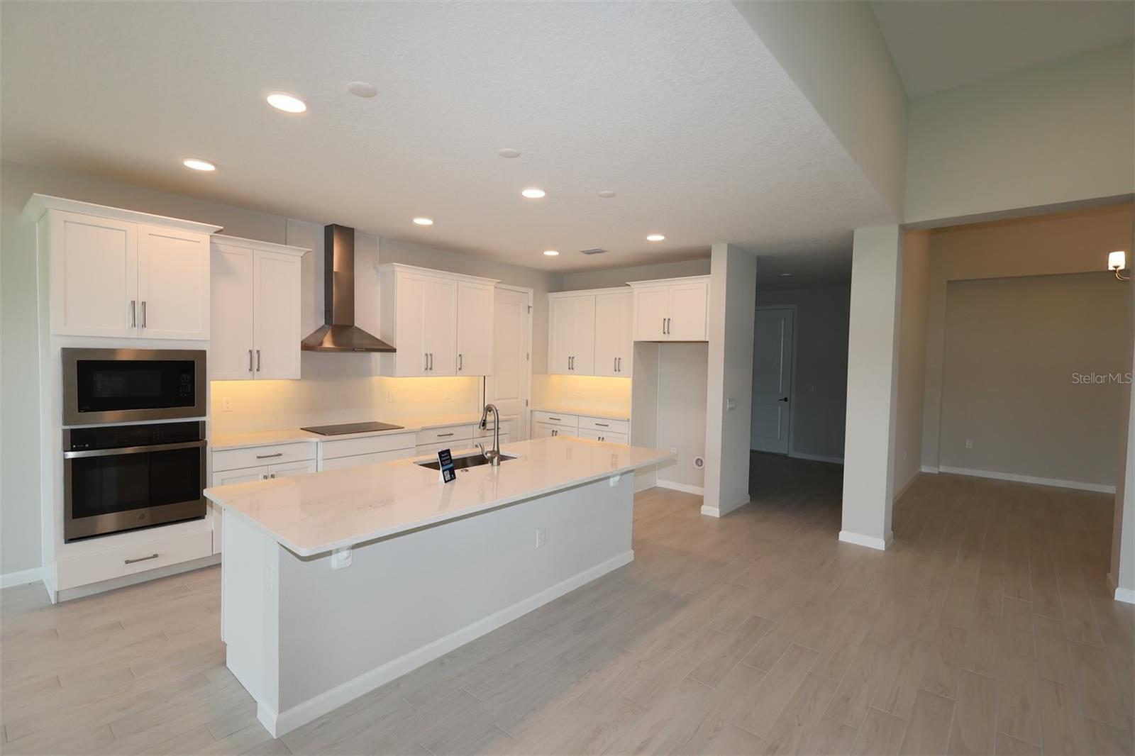 960 HAWKSNEST POINT