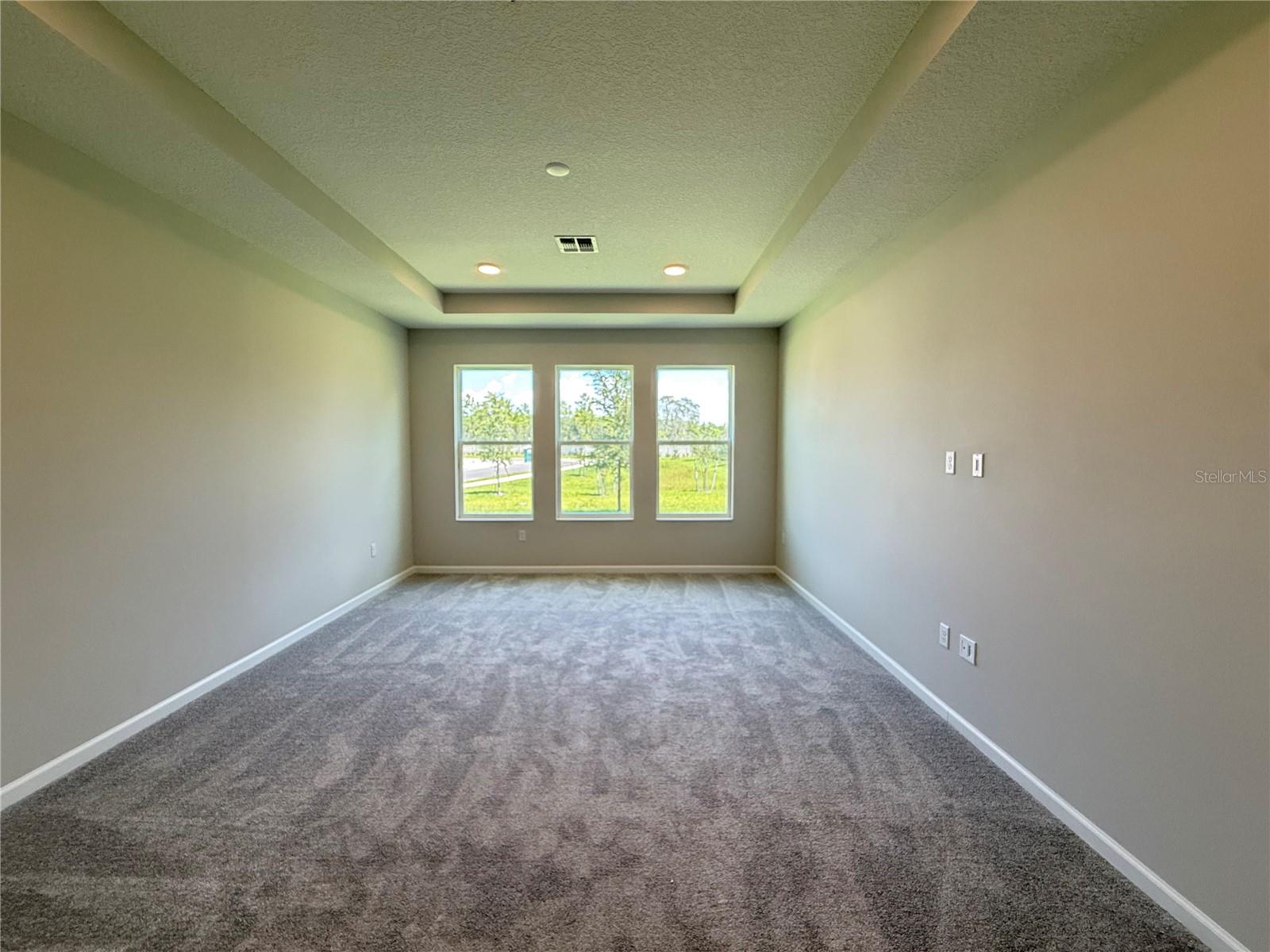 960 HAWKSNEST POINT