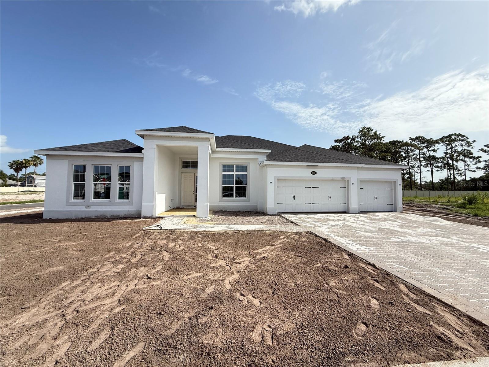 960 HAWKSNEST POINT