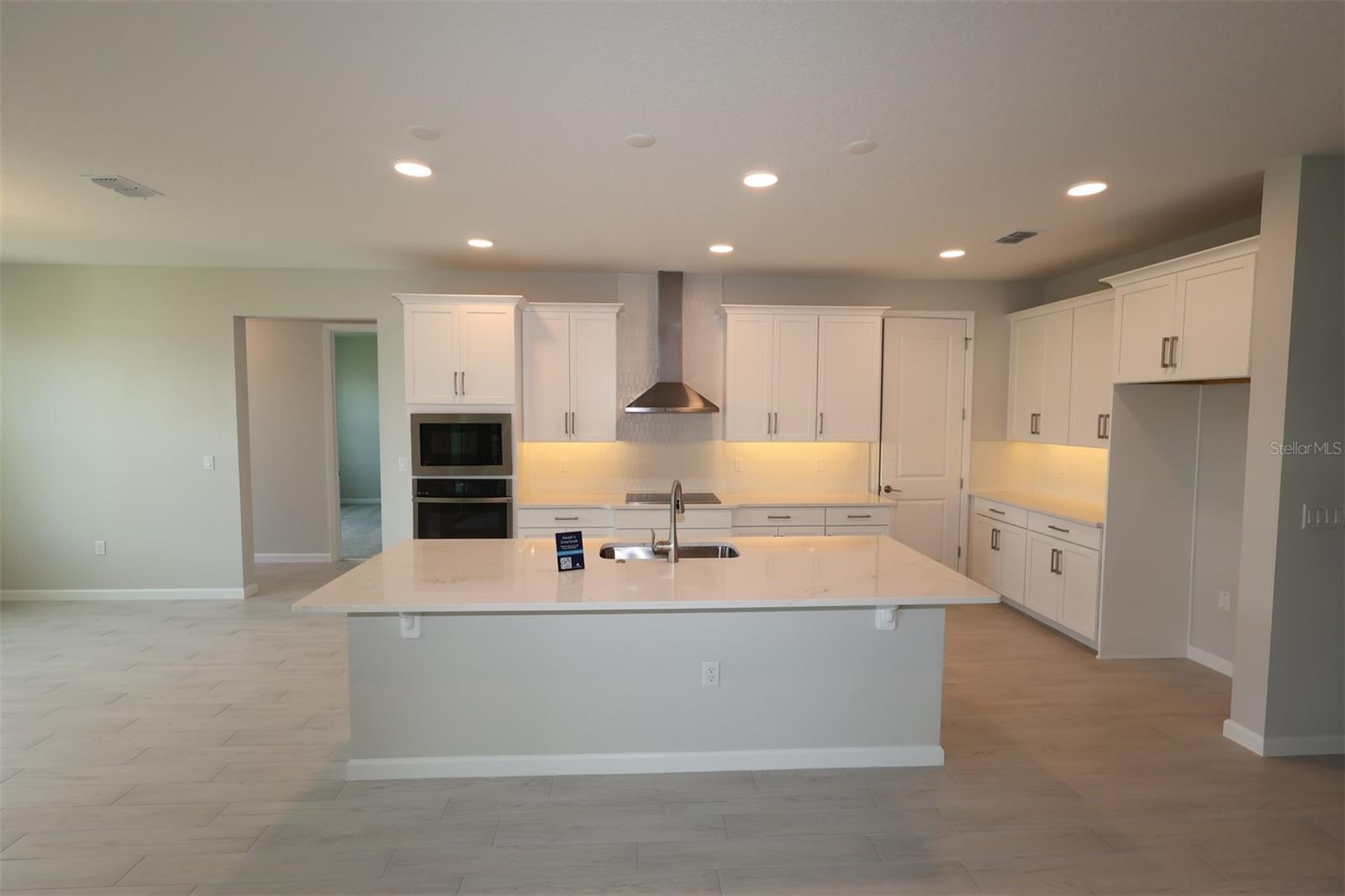 960 HAWKSNEST POINT