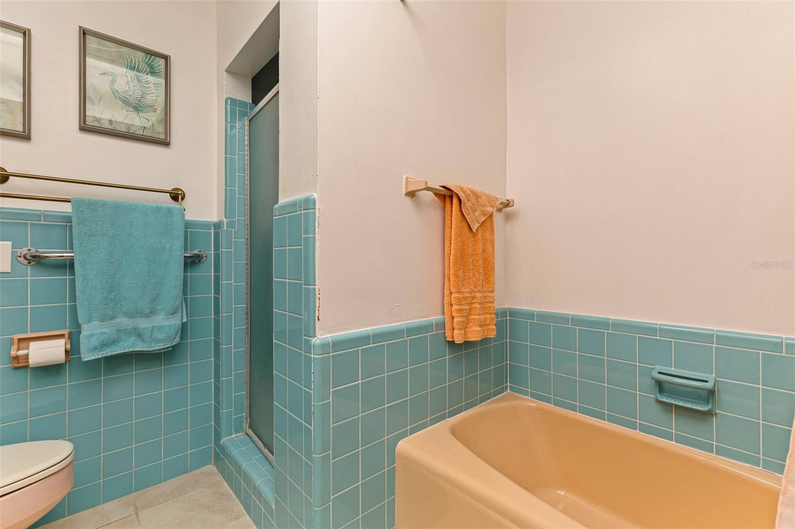 WHISPERING WATERS - Residential