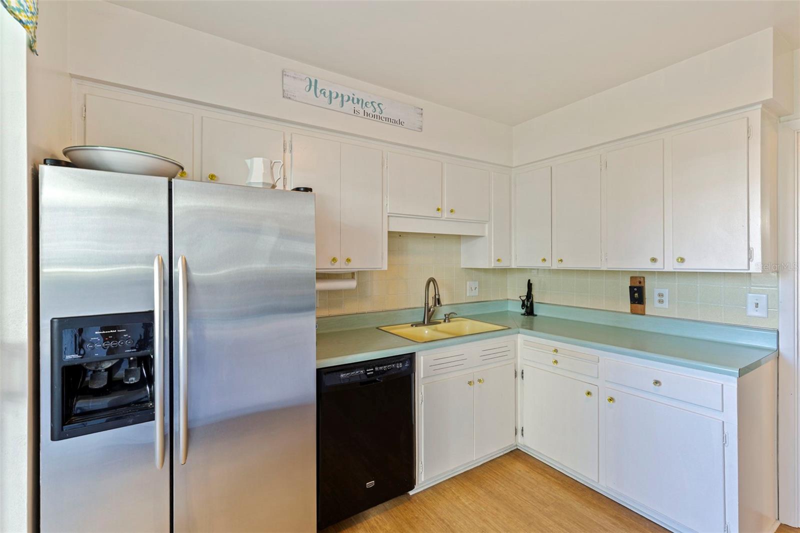 WHISPERING WATERS - Residential