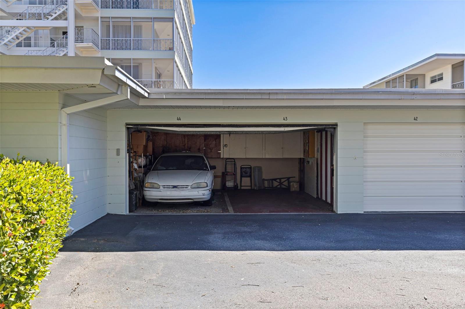 WHISPERING WATERS - Residential