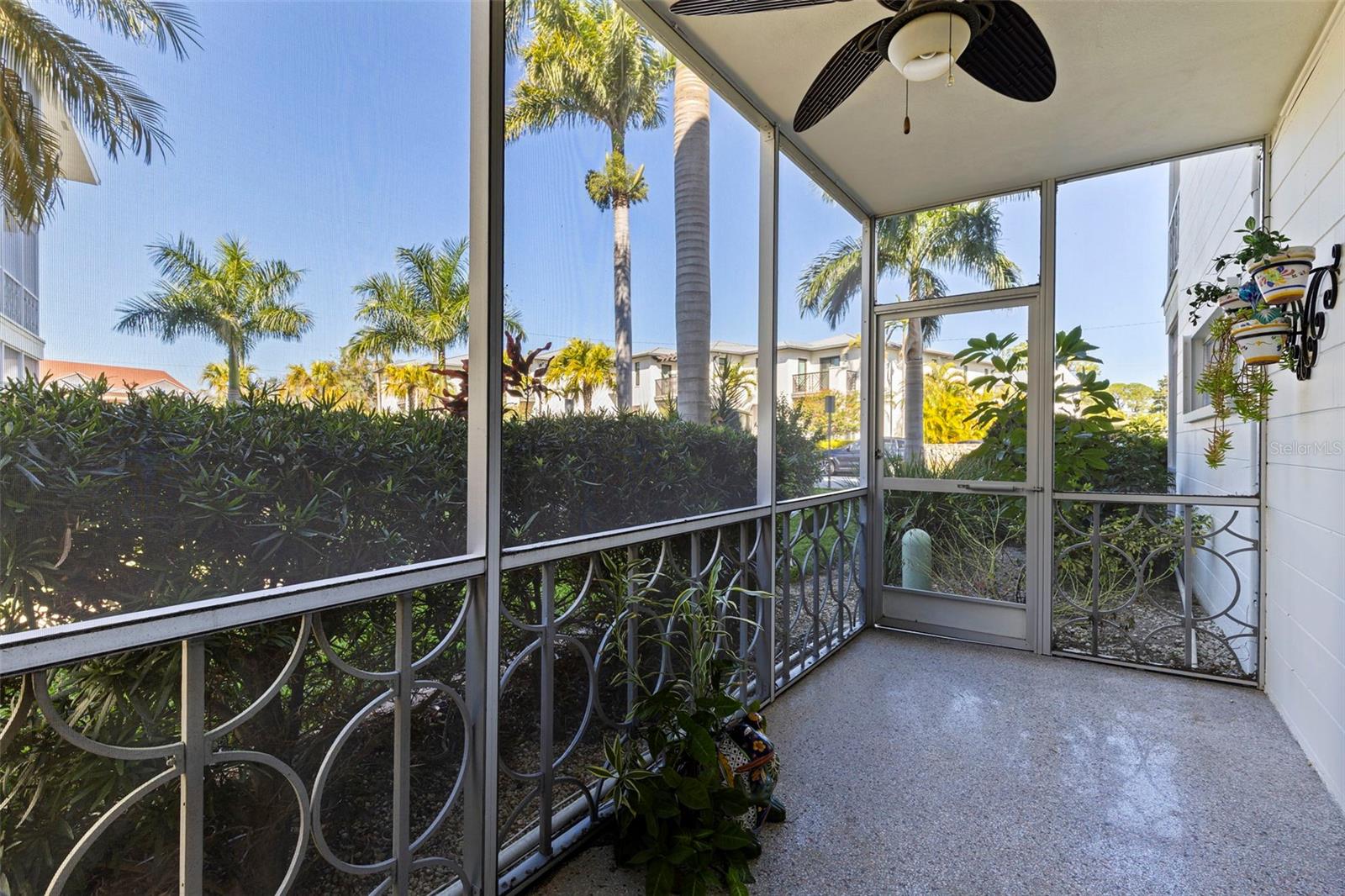 WHISPERING WATERS - Residential