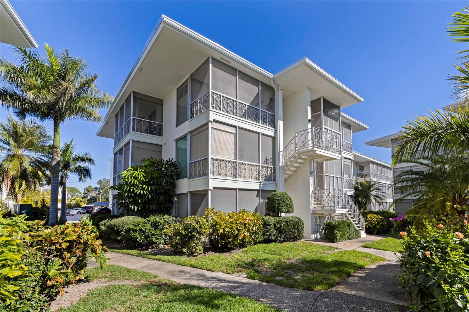 WHISPERING WATERS - Residential