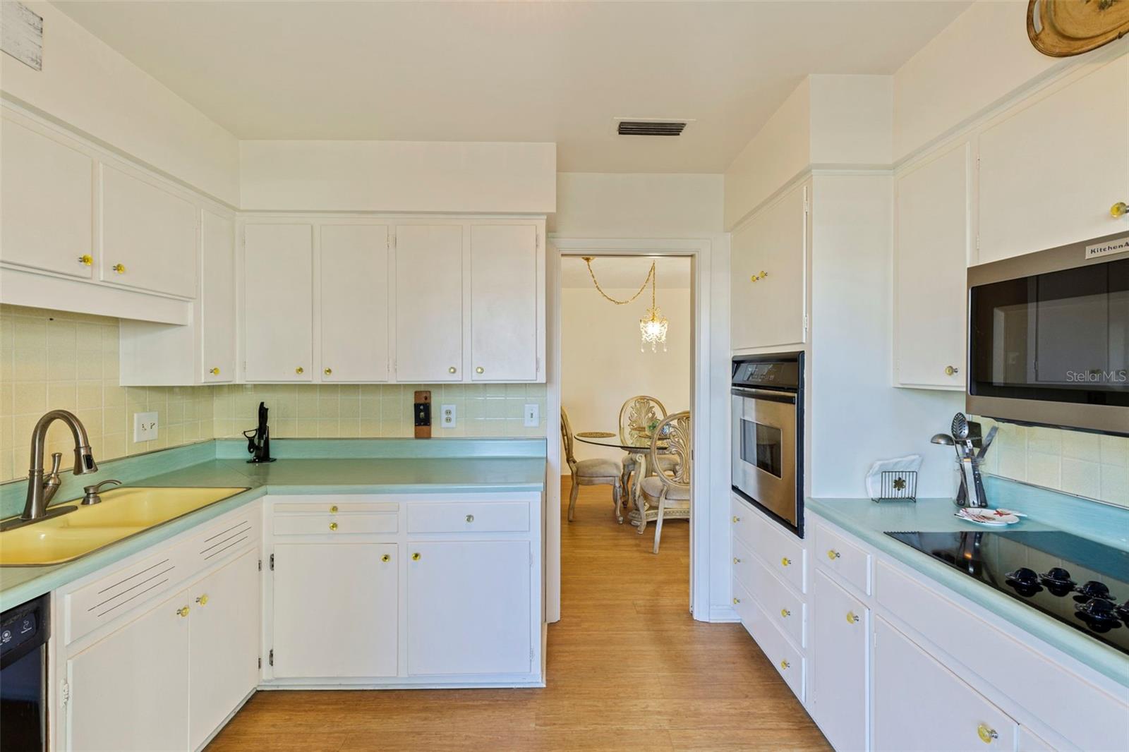 WHISPERING WATERS - Residential