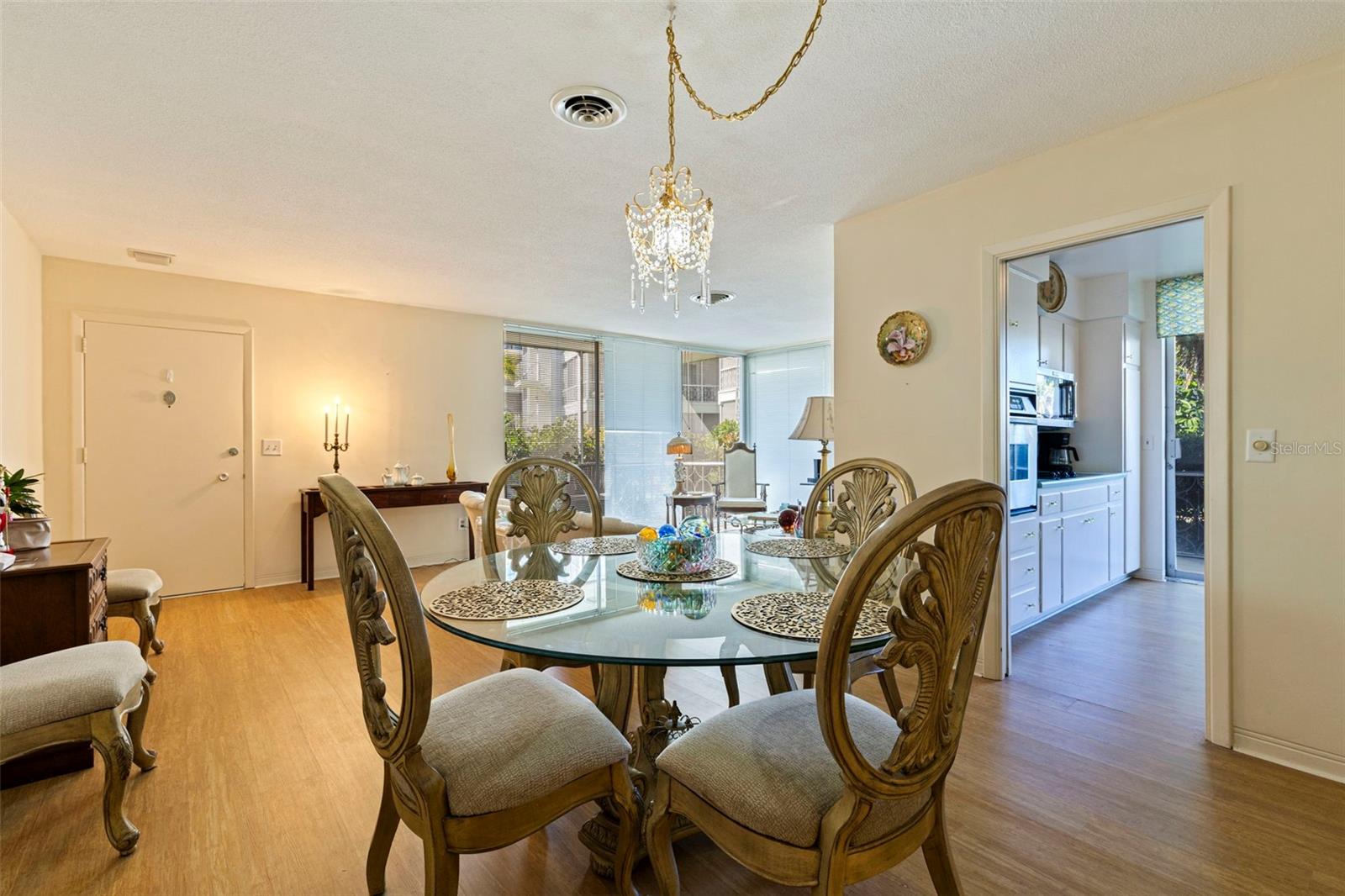 WHISPERING WATERS - Residential