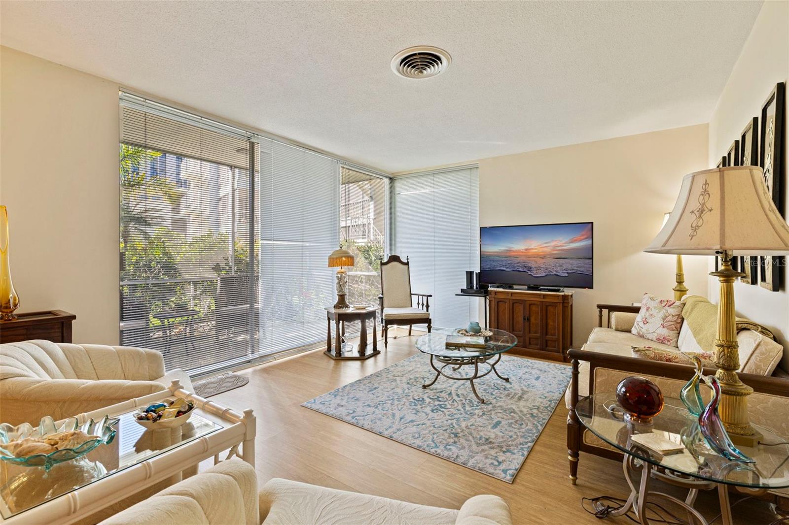 WHISPERING WATERS - Residential