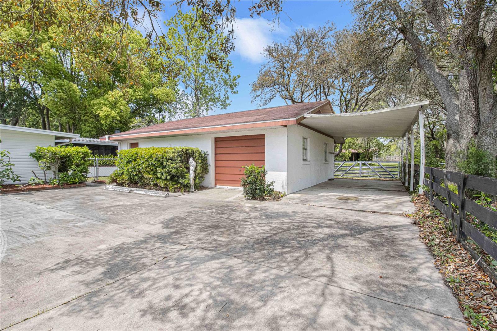 8225 E HIGHWAY 25