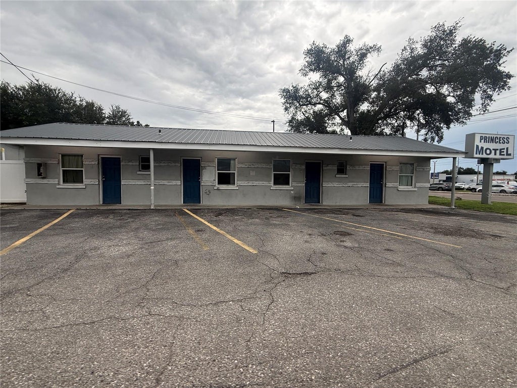 Photo of 6435 W Hillsborough Avenue, Tampa, FL 33634 (MLS # TB8539777)