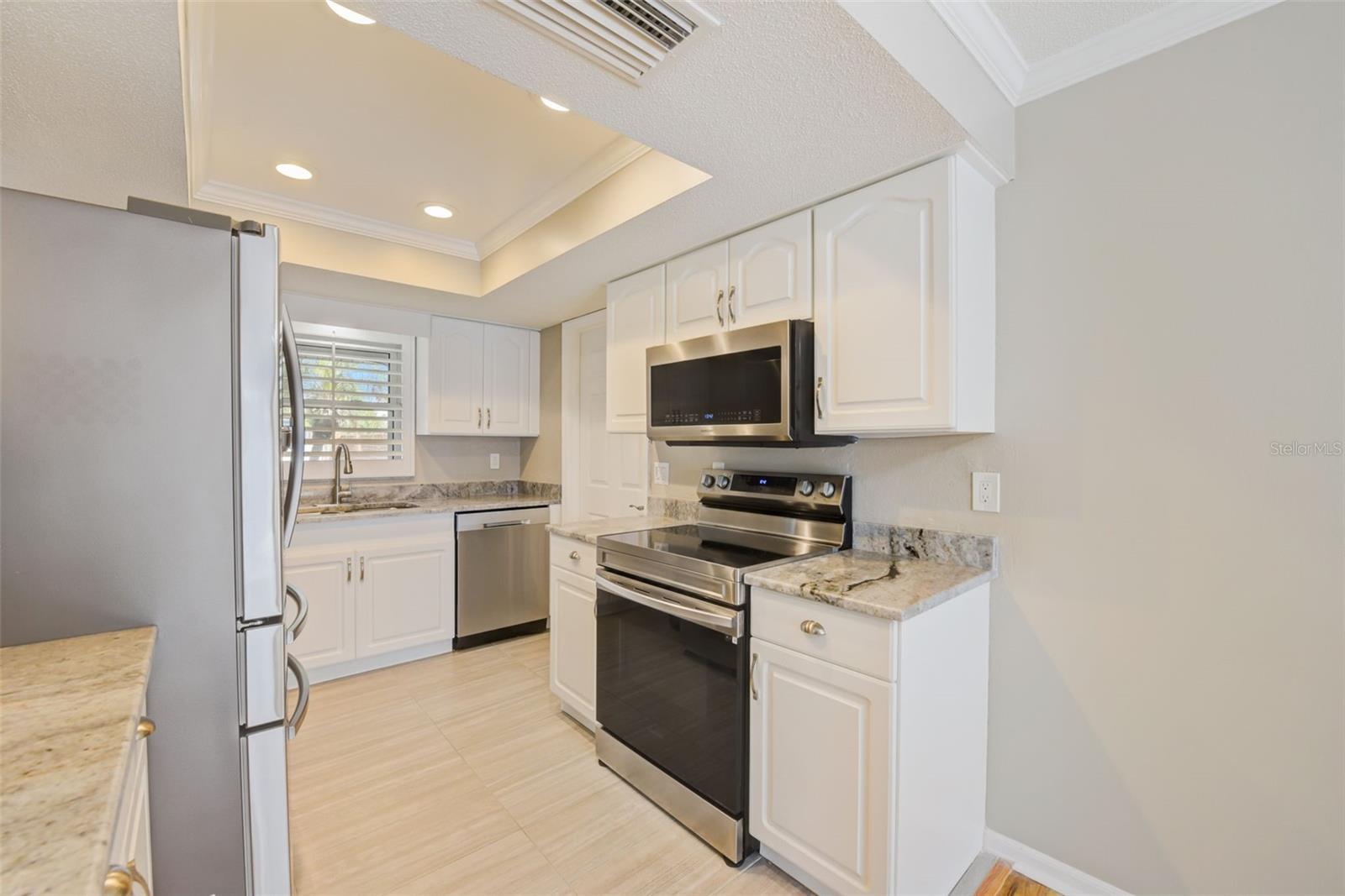 LAKE SARASOTA - Residential