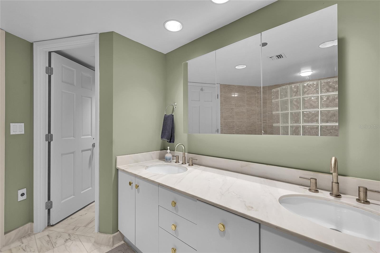 BEACHES OF LONGBOAT KEY PH-1 - Residential