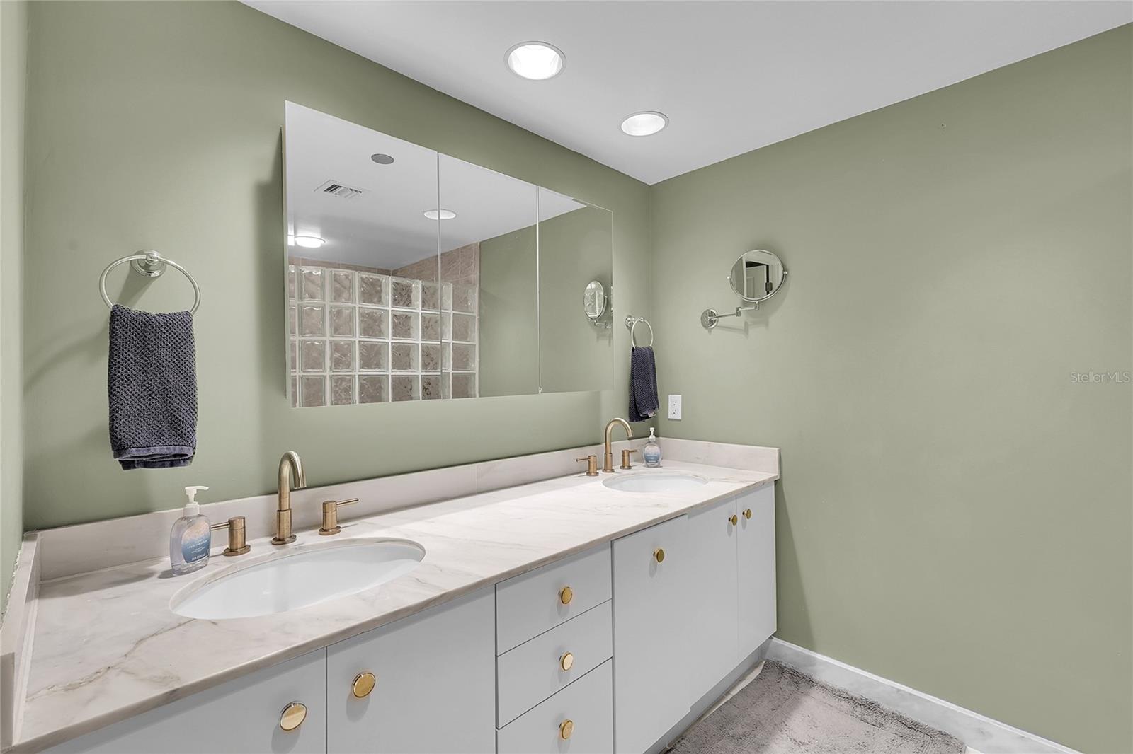 BEACHES OF LONGBOAT KEY PH-1 - Residential