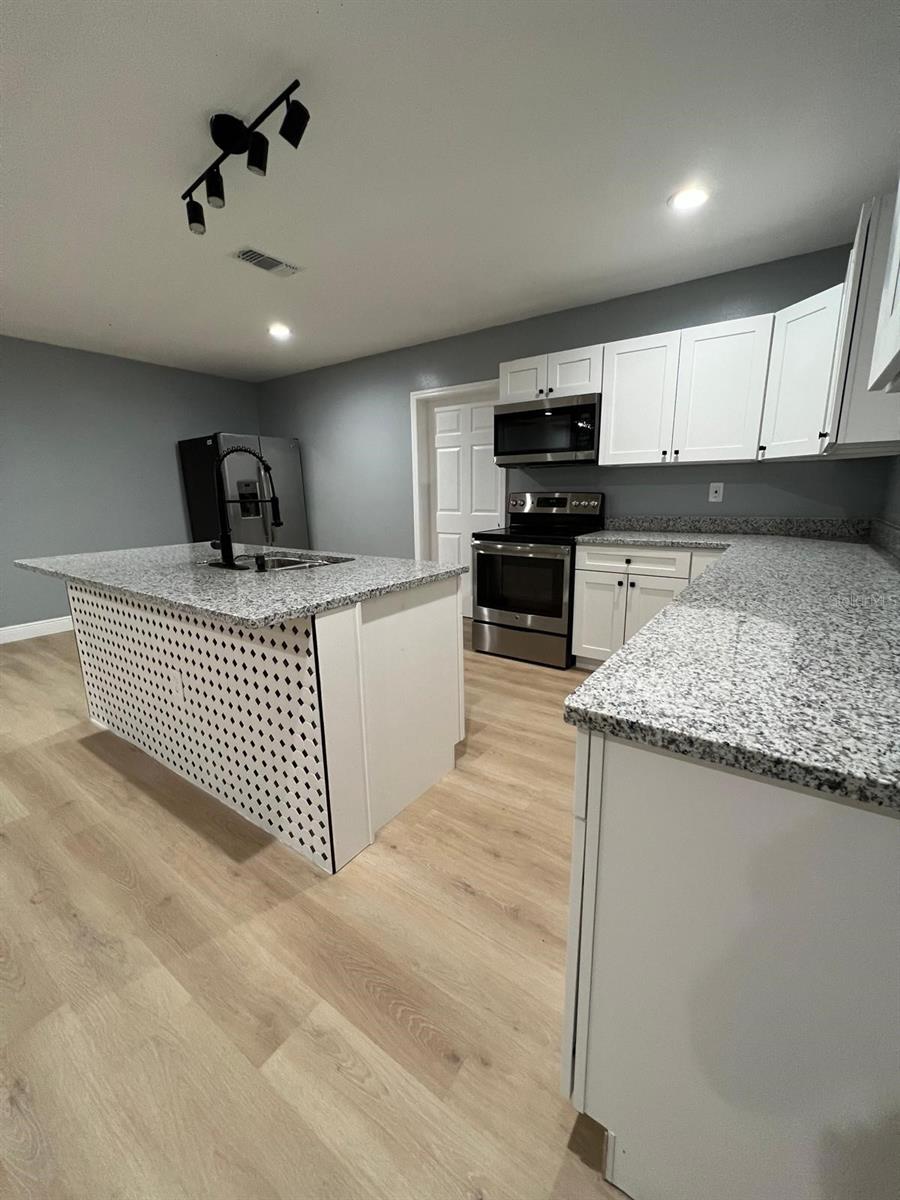 MONTALDIS - Residential Lease