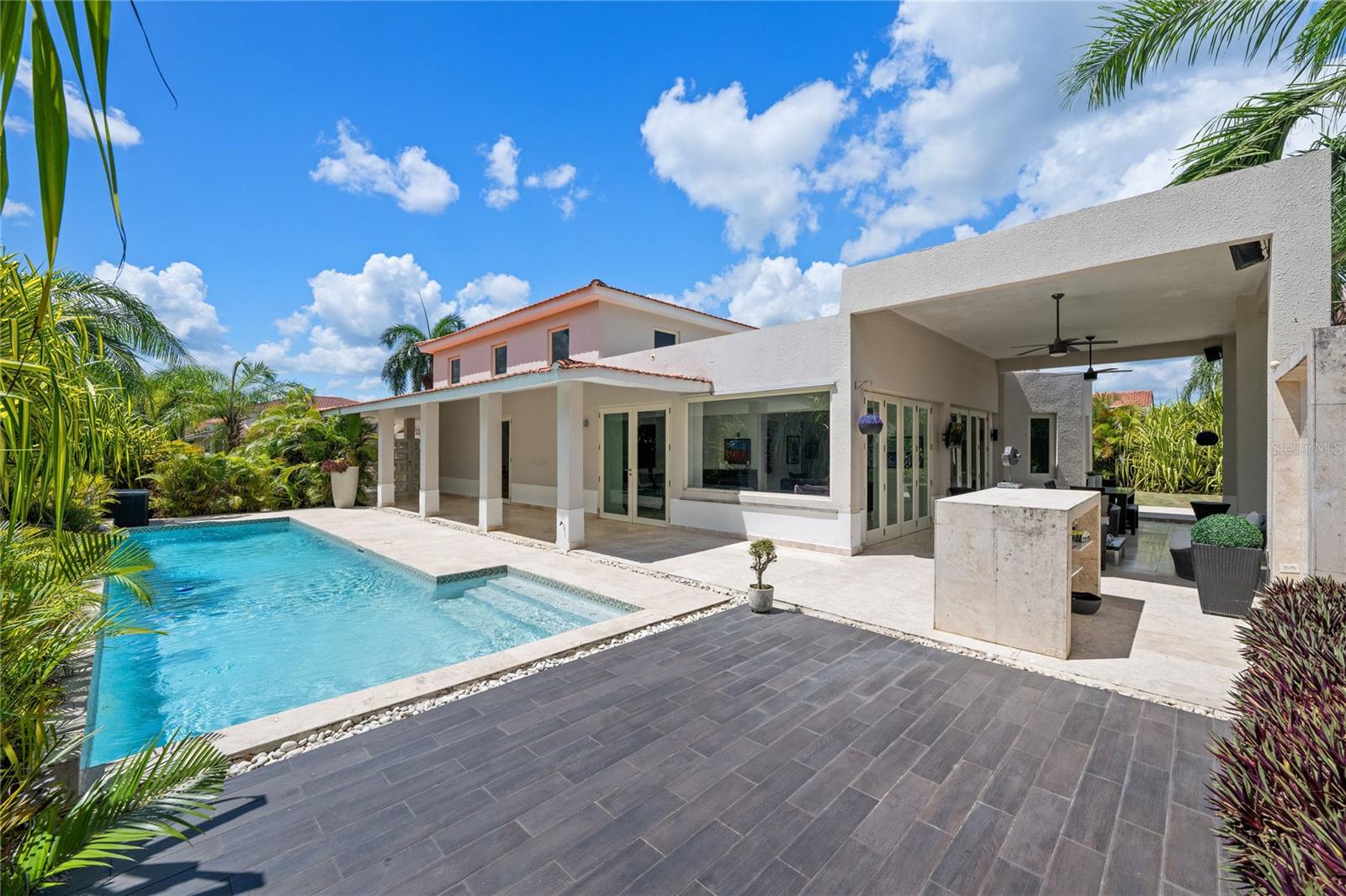 SABANERA DE DORADO - Residential