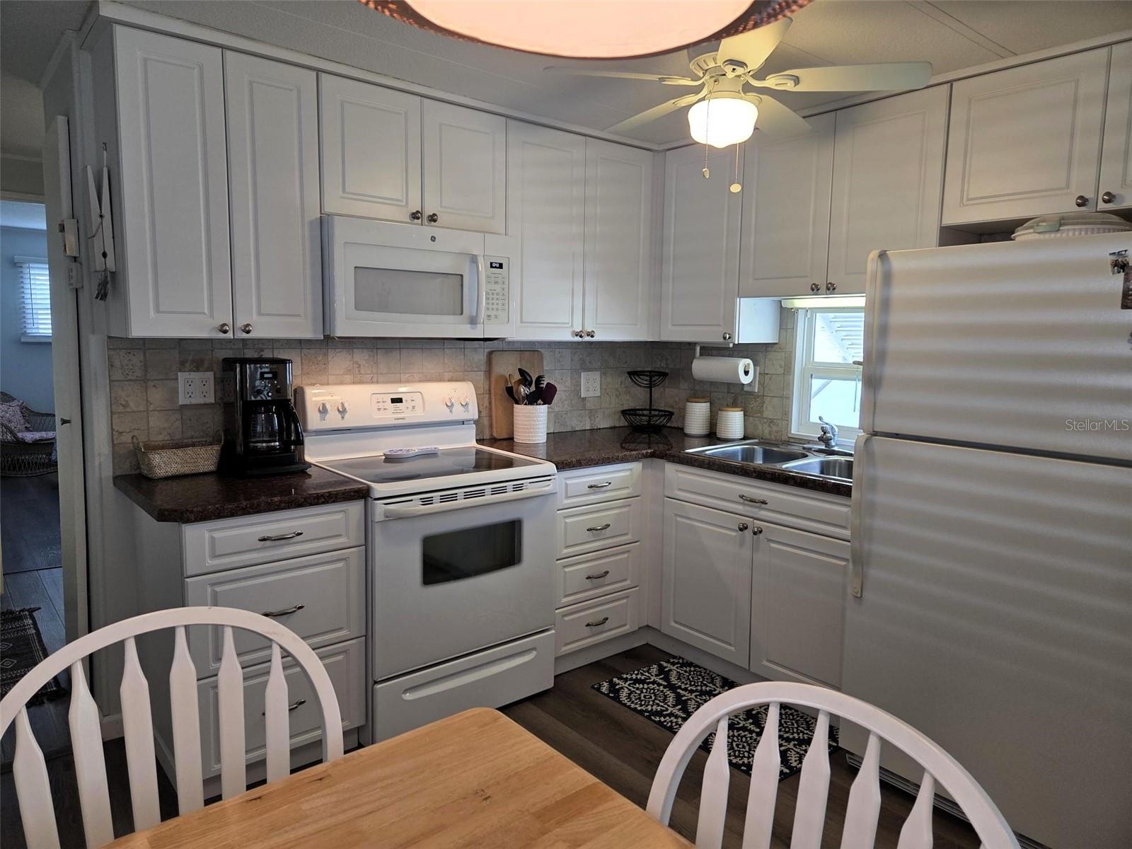 OAKWOOD MANOR - Residential