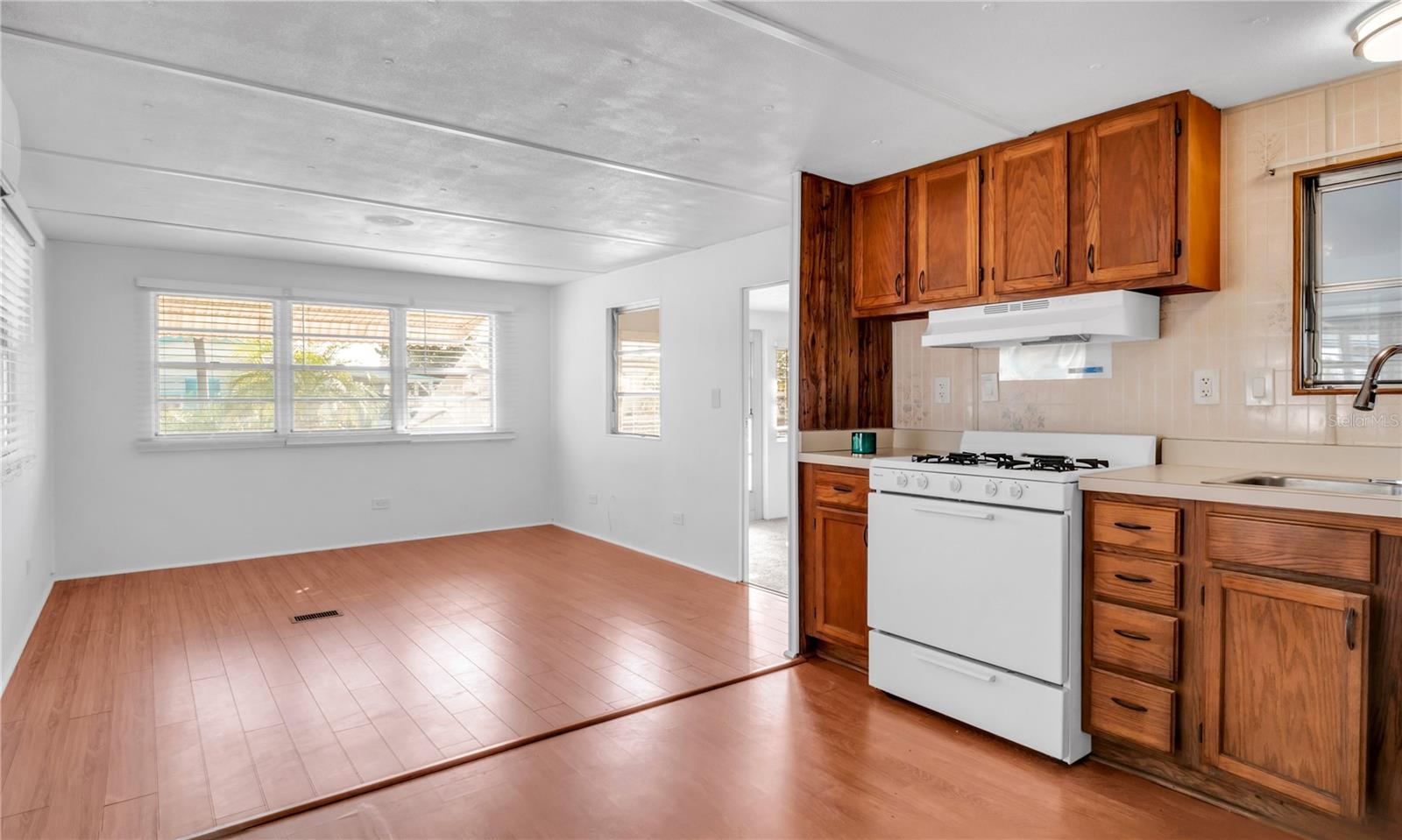 CASA LOMA MOBILEHOME SUB - Residential Lease