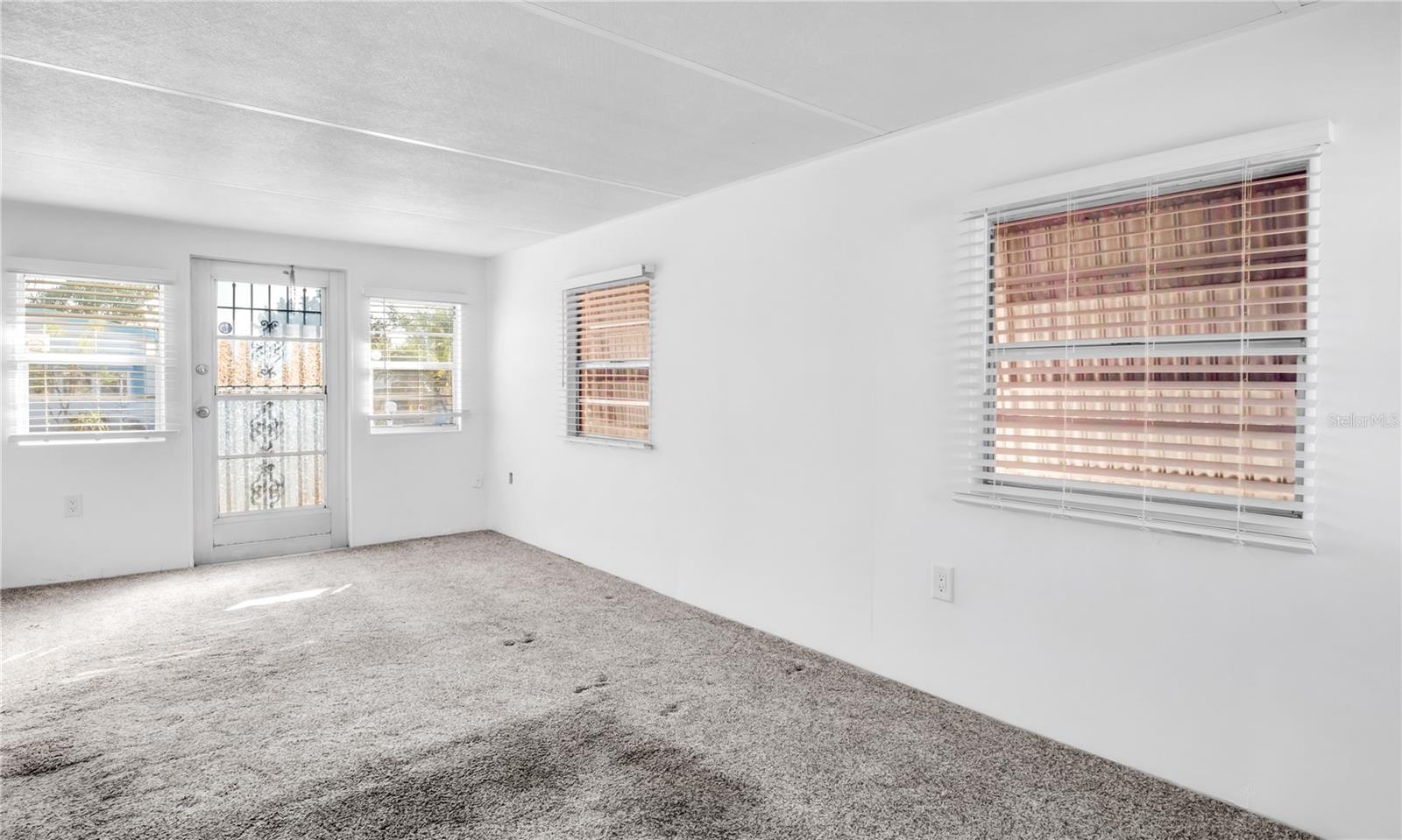 CASA LOMA MOBILEHOME SUB - Residential Lease