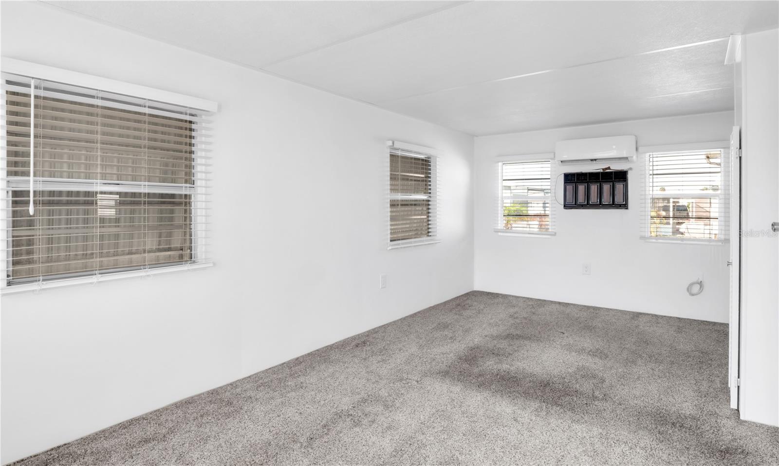 CASA LOMA MOBILEHOME SUB - Residential Lease