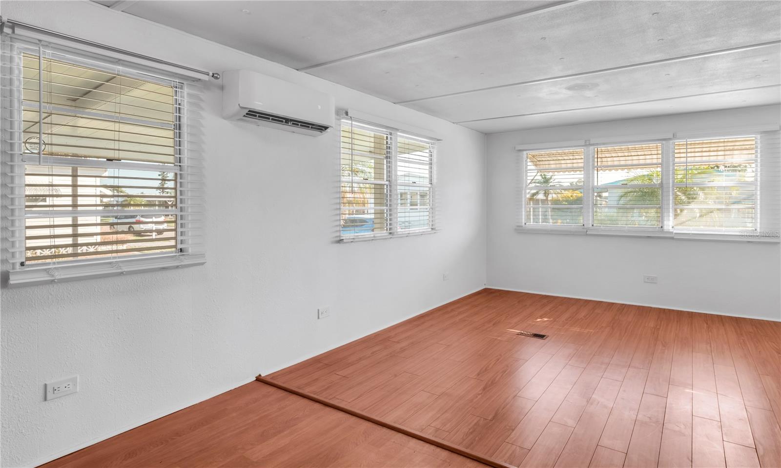 CASA LOMA MOBILEHOME SUB - Residential Lease