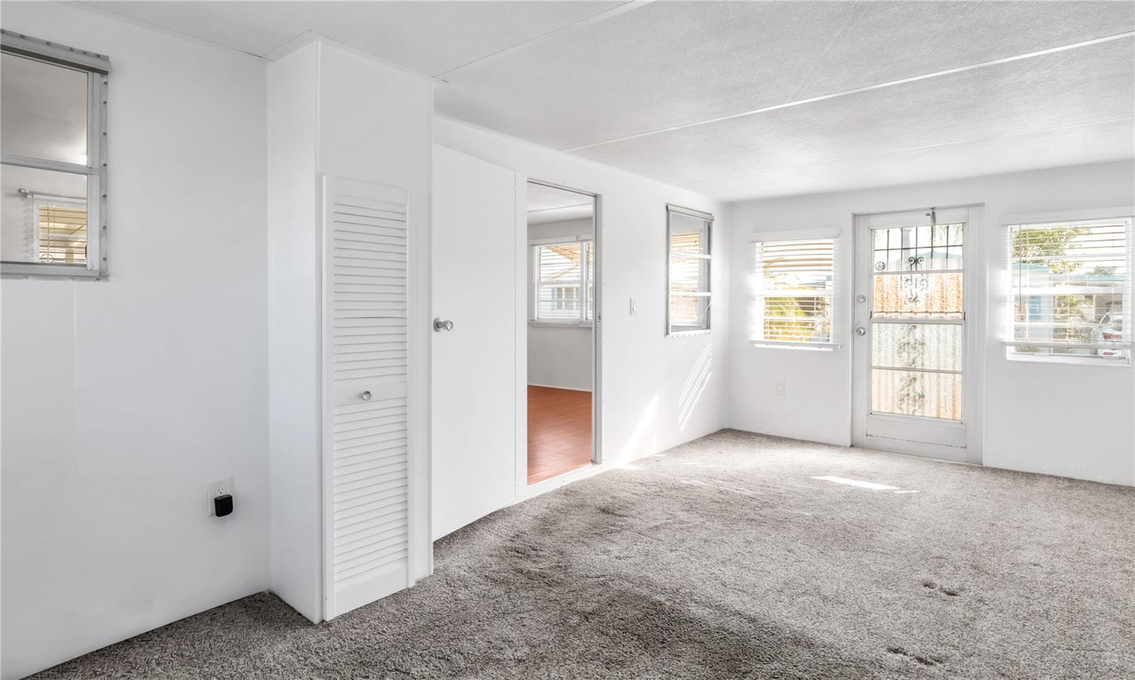 CASA LOMA MOBILEHOME SUB - Residential Lease