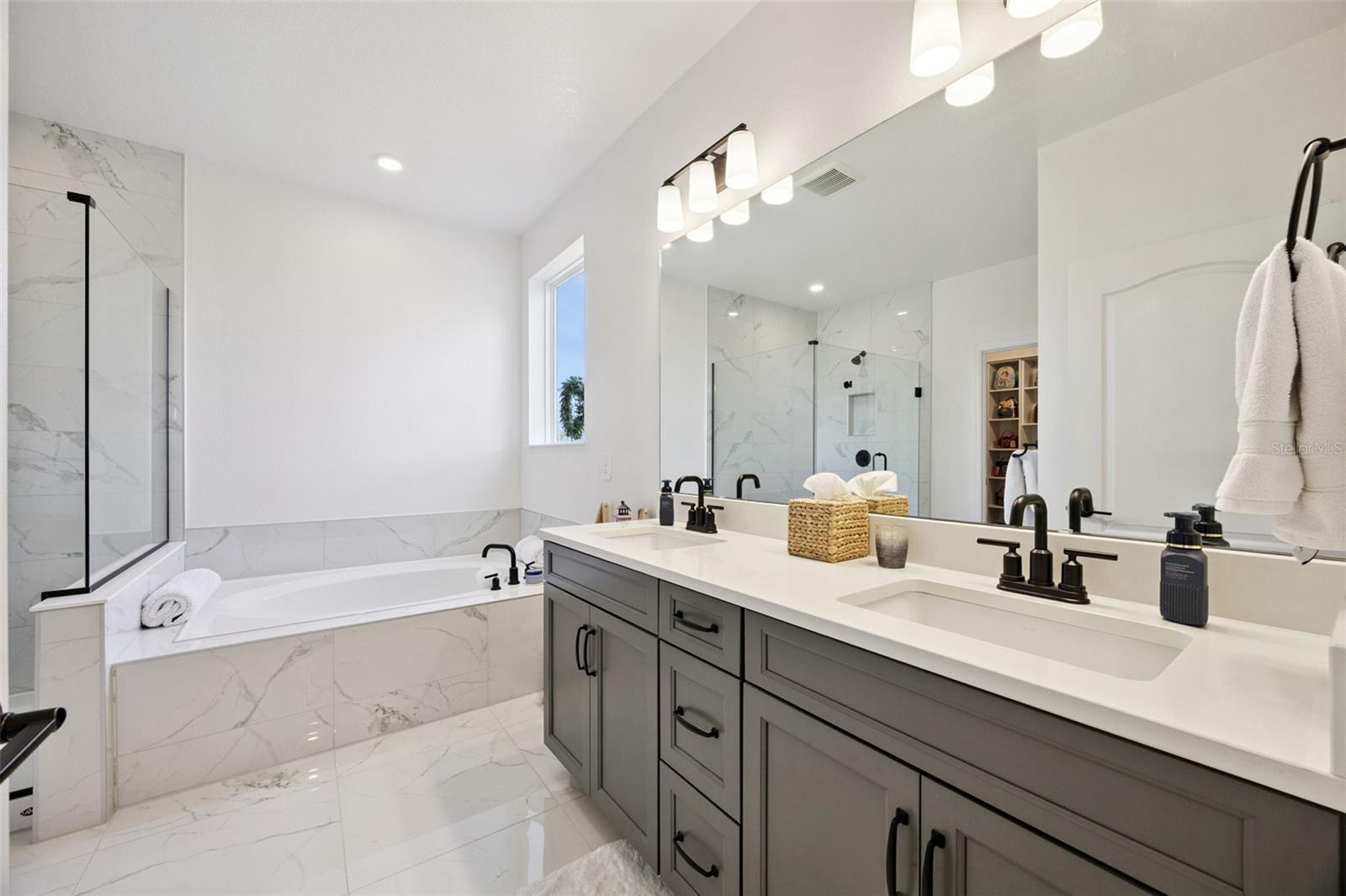 HULL ISLAND/OAKLAND PH 2 - Residential